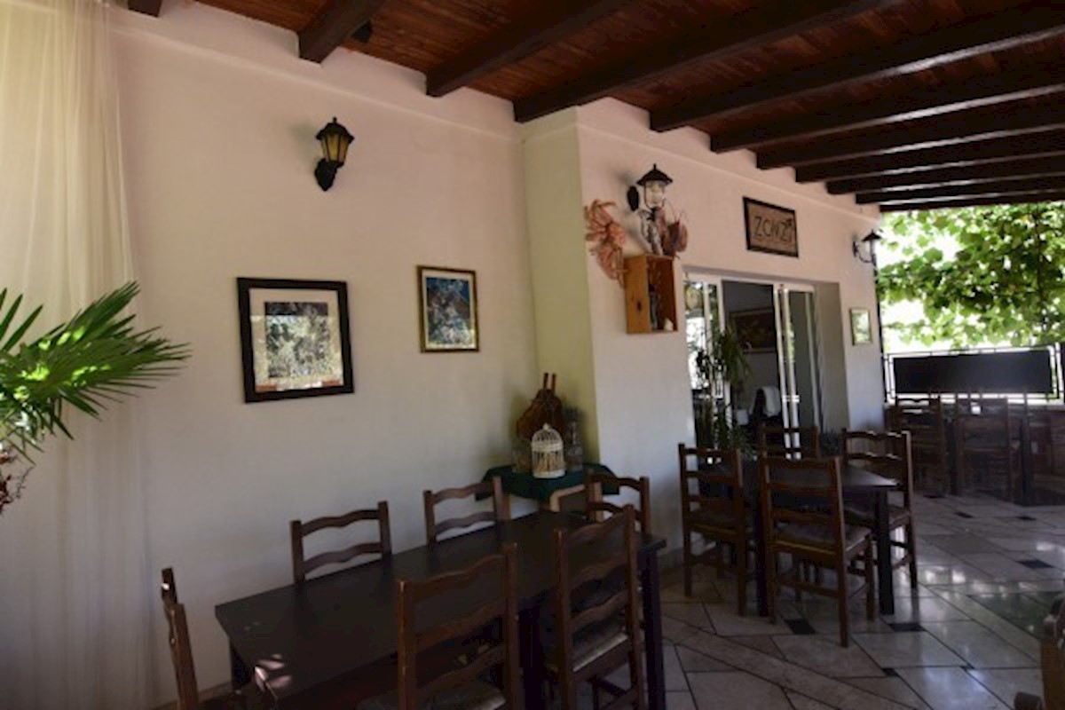 Hiša z restavracijo in apartmaji, Poreč, Istra