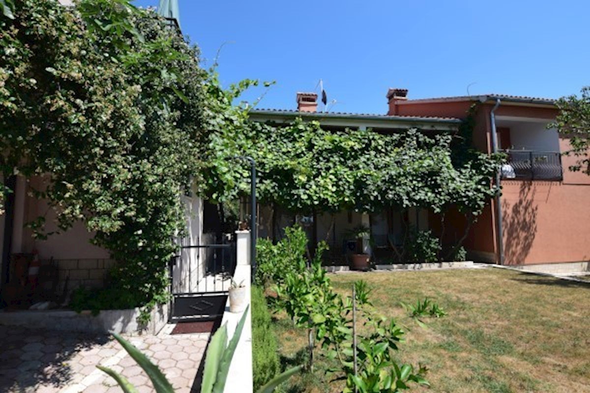 Hiša z restavracijo in apartmaji, Poreč, Istra