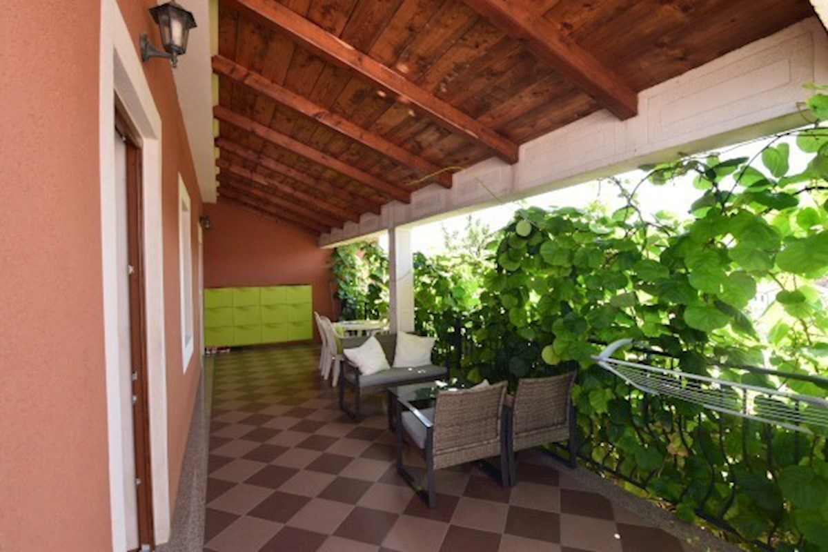 Hiša z restavracijo in apartmaji, Poreč, Istra