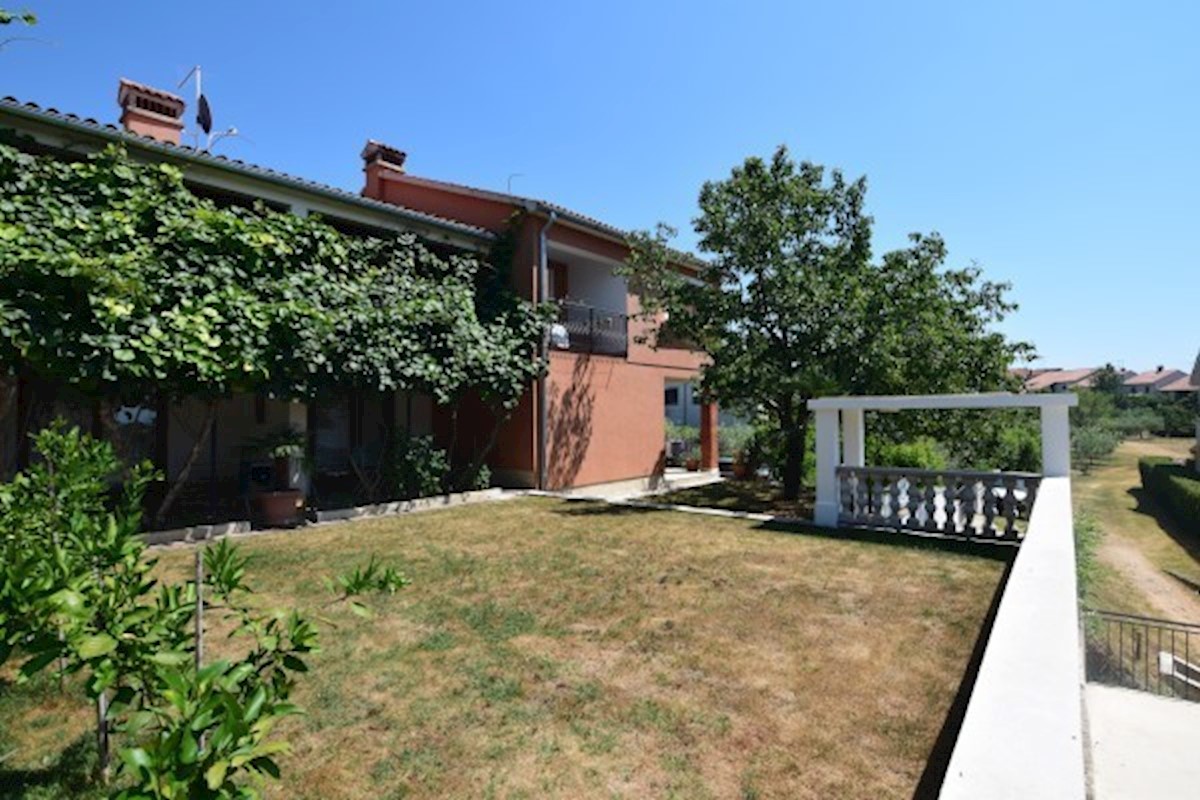 Hiša z restavracijo in apartmaji, Poreč, Istra