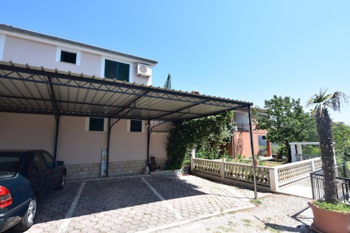 Hiša z restavracijo in apartmaji, Poreč, Istra
