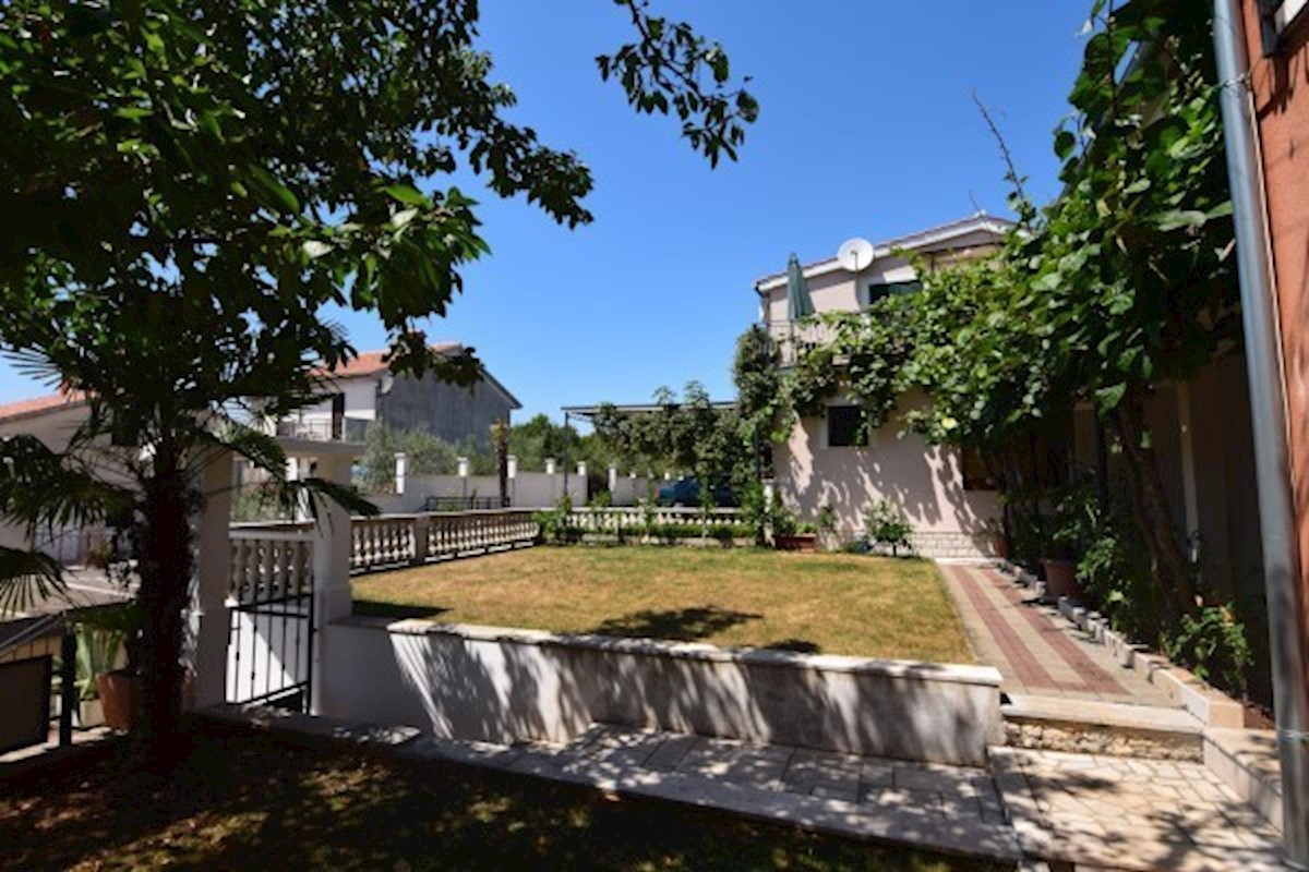 Hiša z restavracijo in apartmaji, Poreč, Istra