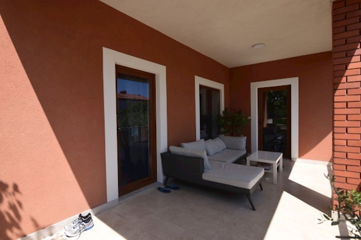 Hiša z restavracijo in apartmaji, Poreč, Istra