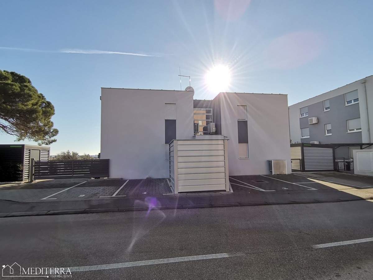 Privlačno stanovanje – Odlična lokacija v Novigradu