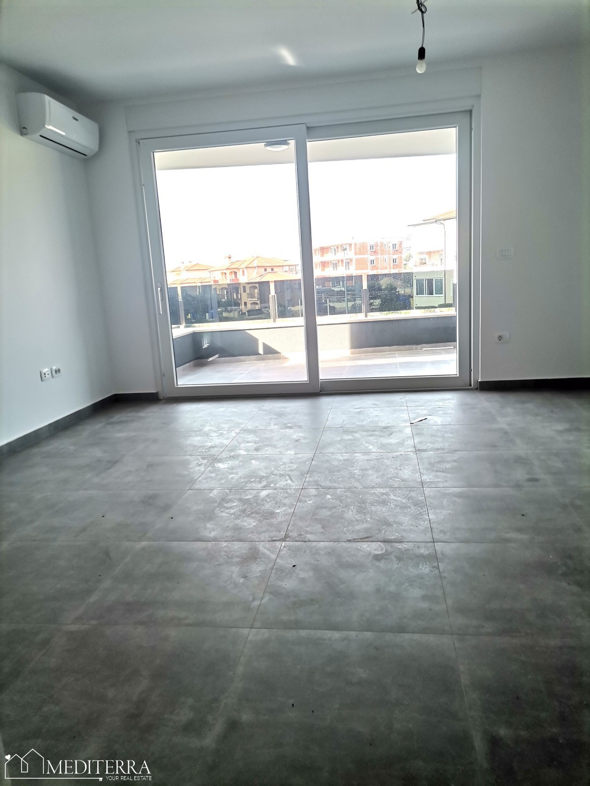 Apartma S4 v 1. nadstropju moderne novogradnje, Novigrad Istra