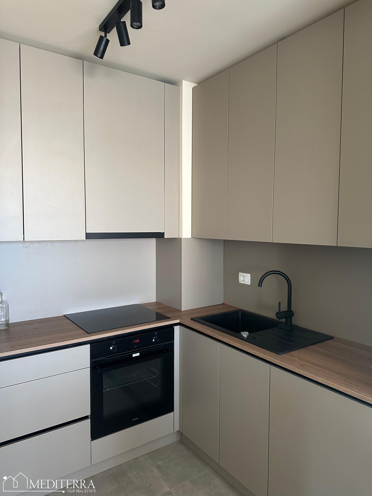 Apartma S4 v 1. nadstropju moderne novogradnje, Novigrad Istra