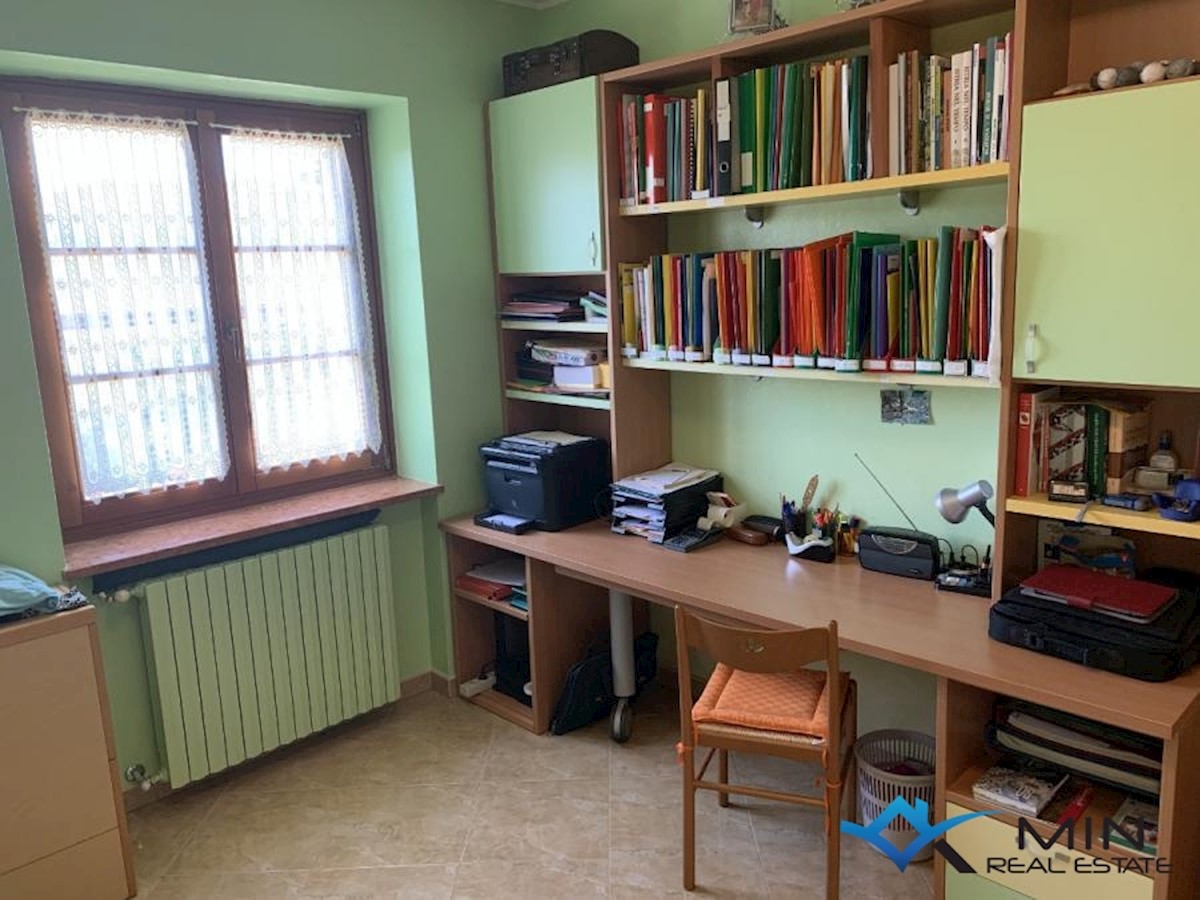 Kamnita istrska hiša z dragocenim dvoriščem