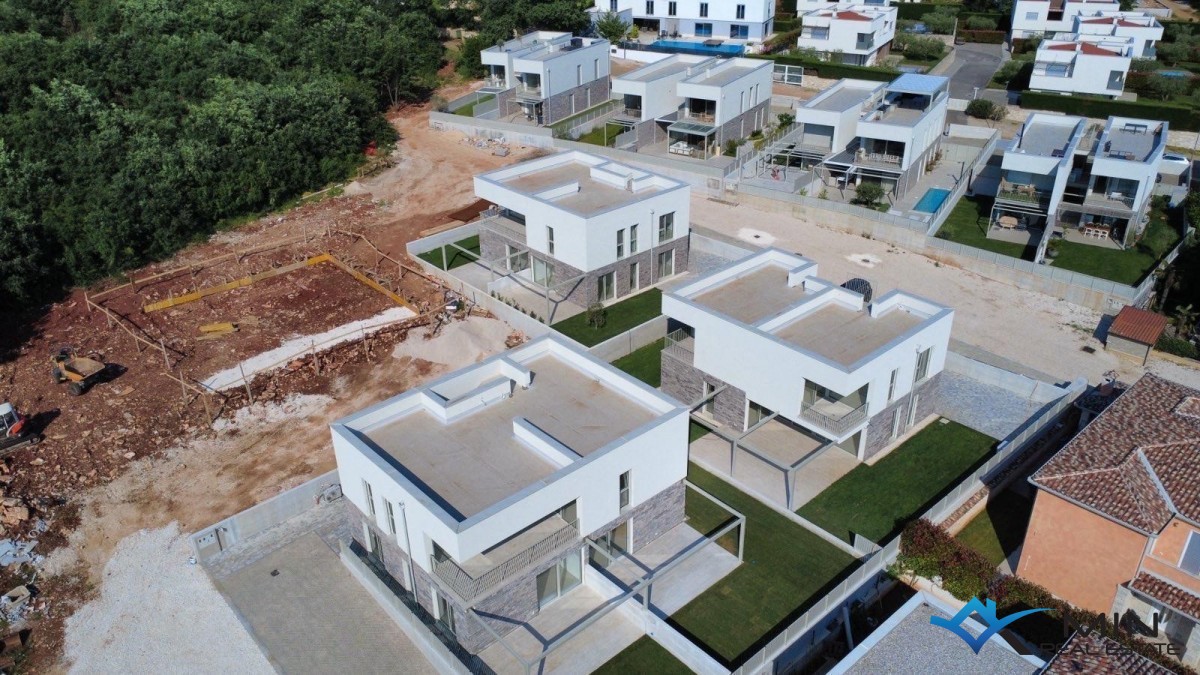 Udoben apartma s strešno teraso in pogledom na morje - Novigrad (21)
