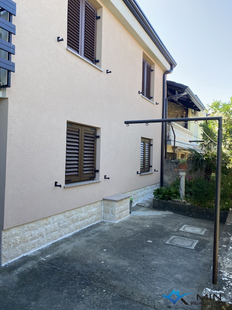 Hiša s 3 apartmaji na Crvenem vrhu - Umag