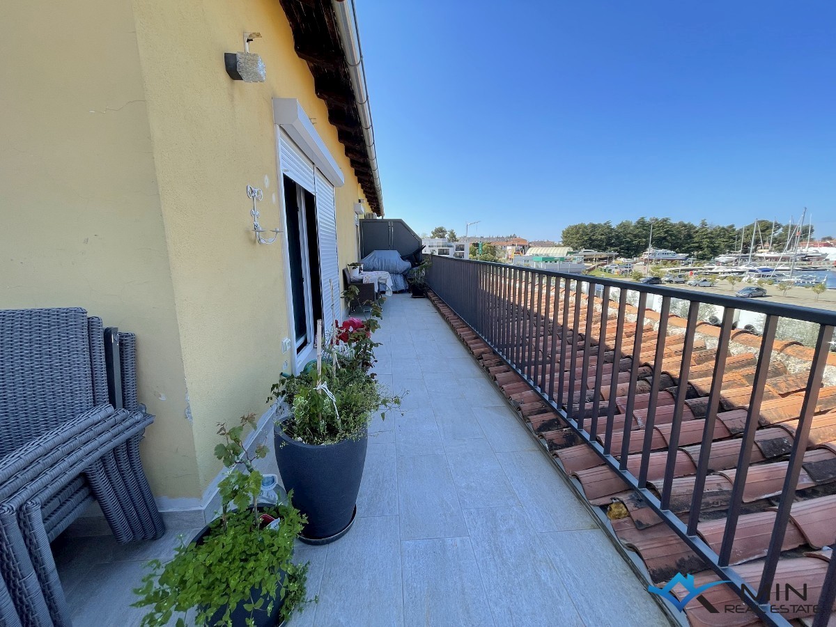 Stanovanje s čudovitim pogledom na morje in marino - Novigrad
