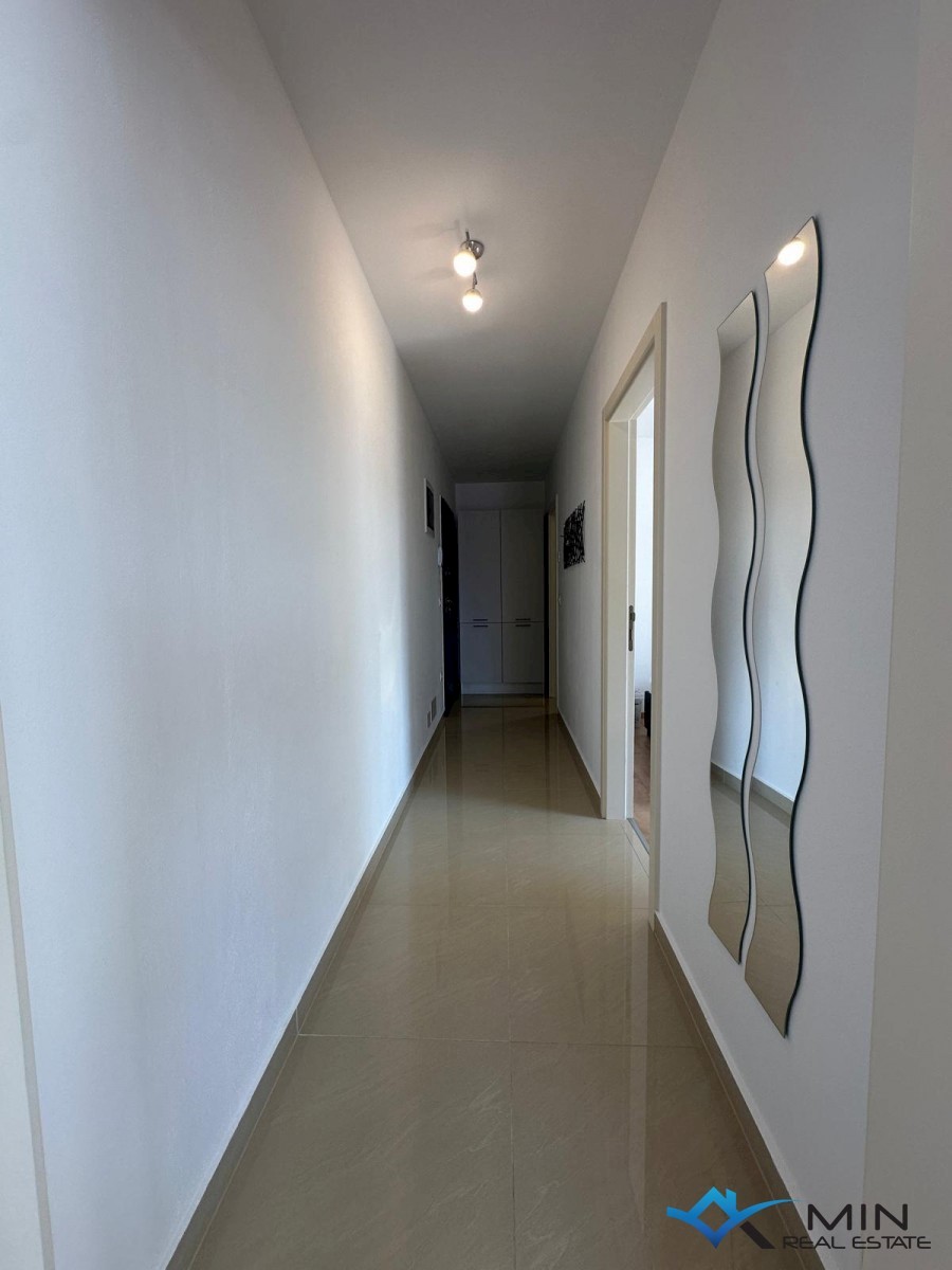 Apartma s strešno teraso in pogledom na morje v Novigradu