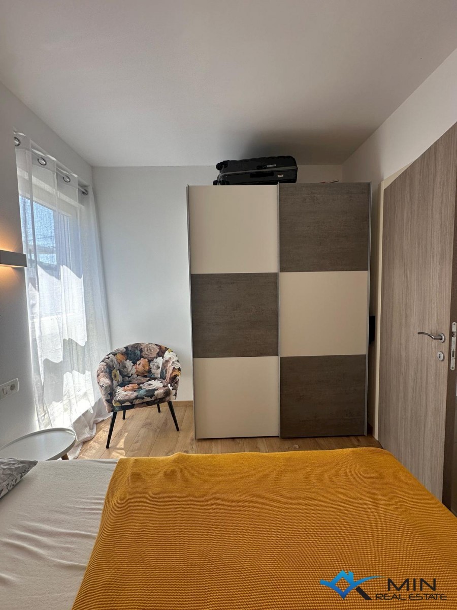 Apartma s strešno teraso in pogledom na morje v Novigradu