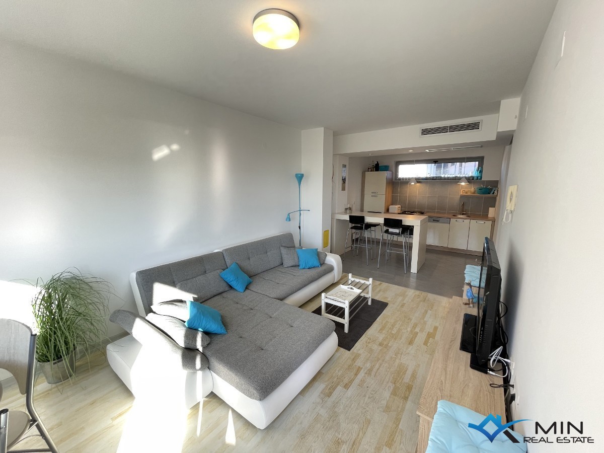 Apartma s pogledom na morje in marino v Novigradu