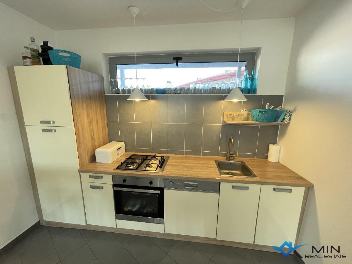 Apartma s pogledom na morje in marino v Novigradu
