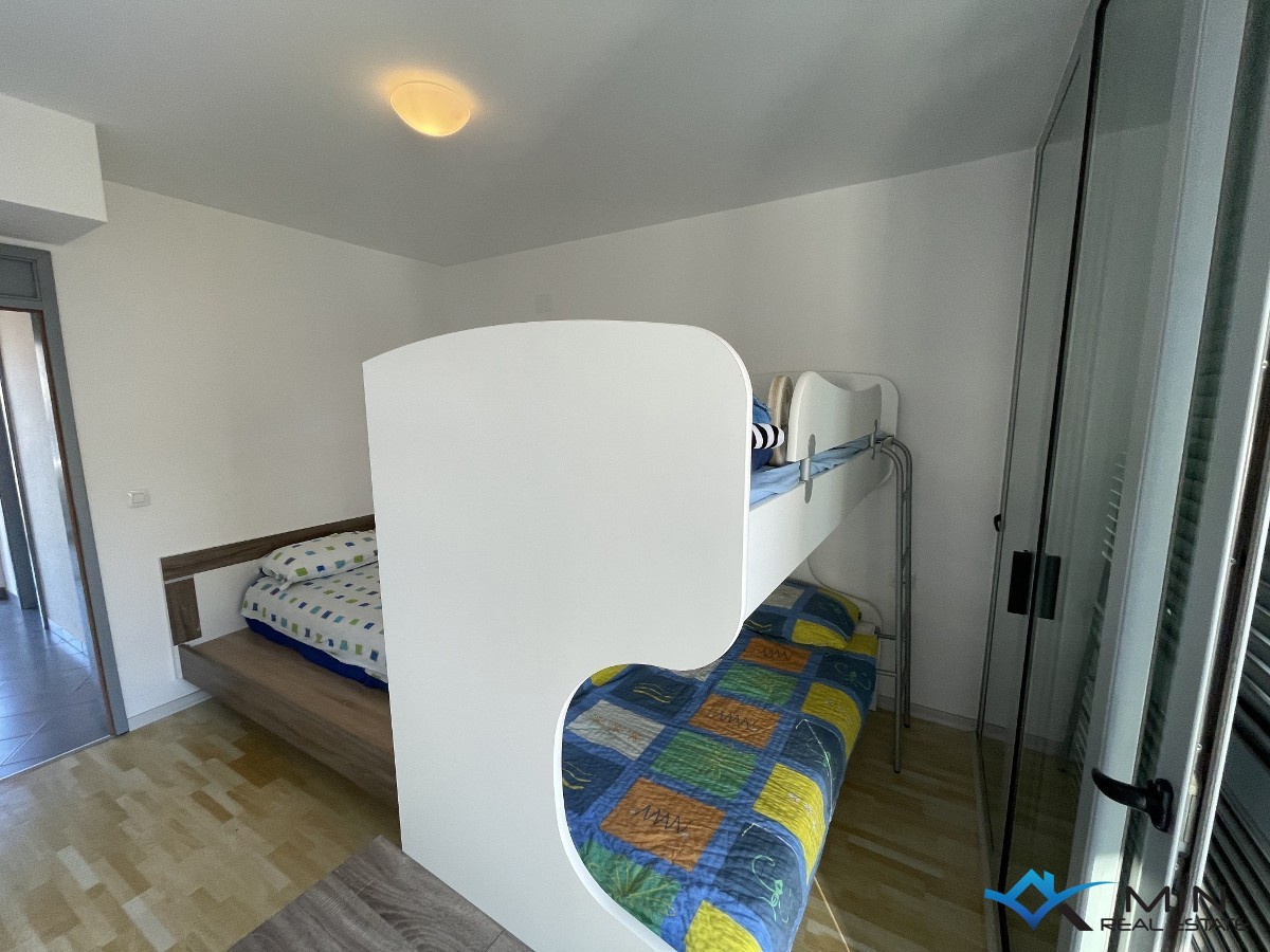 Apartma s pogledom na morje in marino v Novigradu