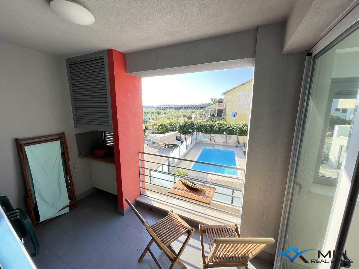 Apartma s pogledom na morje in marino v Novigradu
