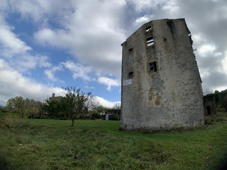 Kamnita hiša v bližini Momjan