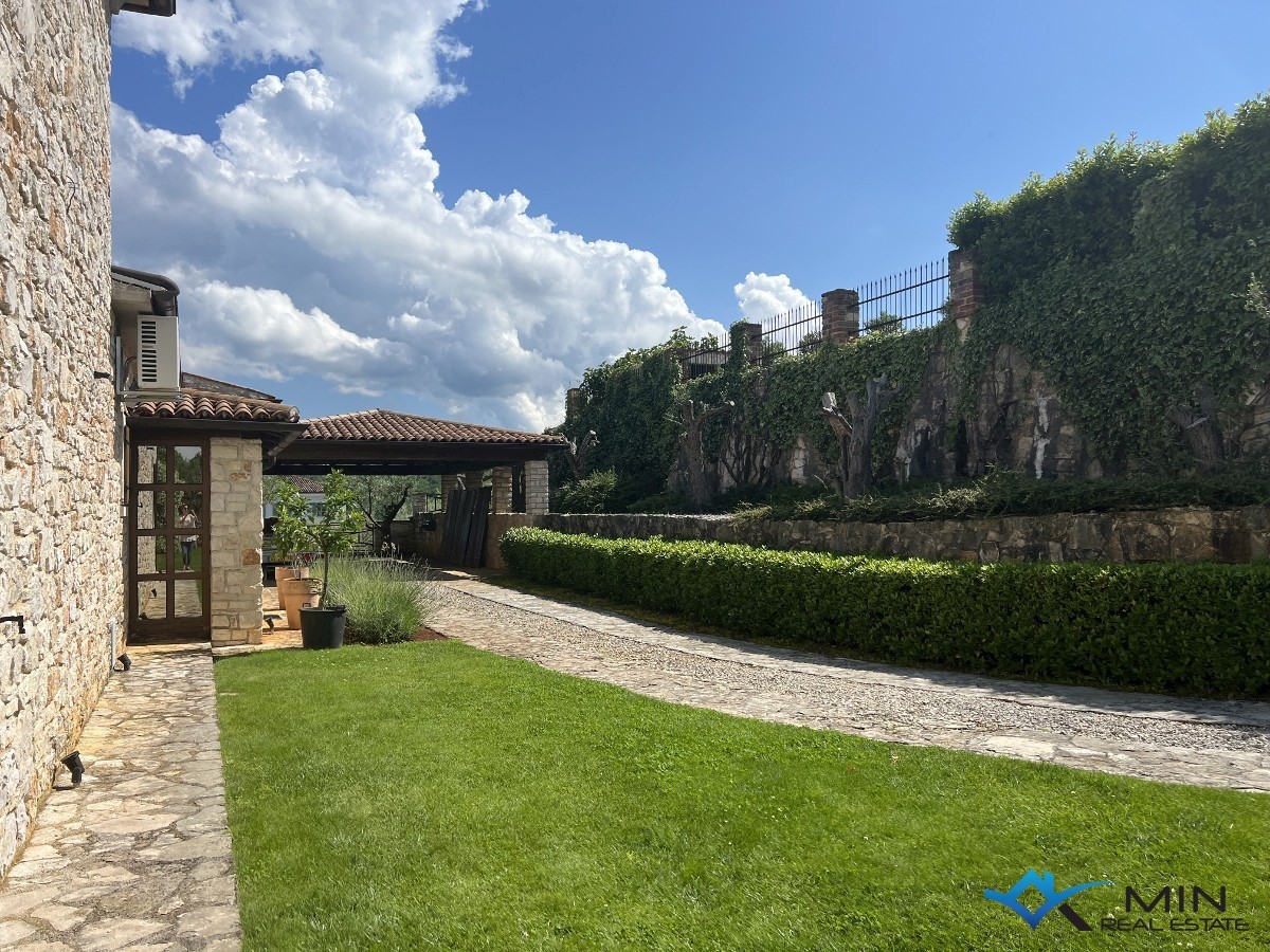 Rustikalna vila s panoramskim pogledom na naravo - Vižinada