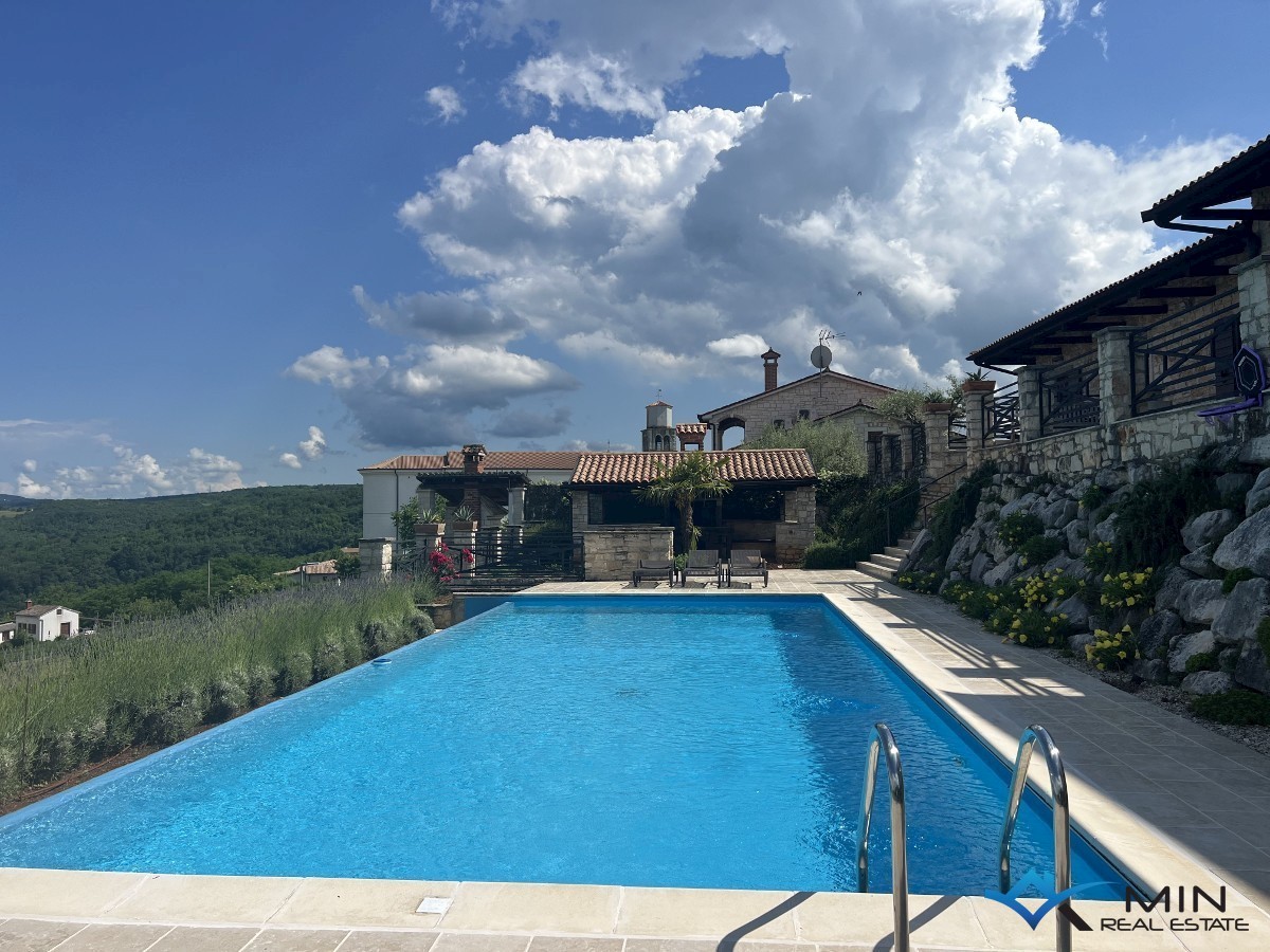 Rustikalna vila s panoramskim pogledom na naravo - Vižinada