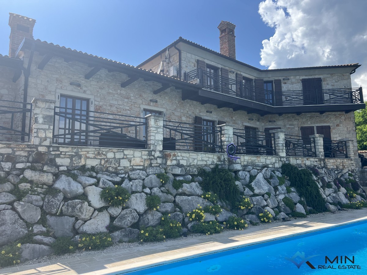 Rustikalna vila s panoramskim pogledom na naravo - Vižinada
