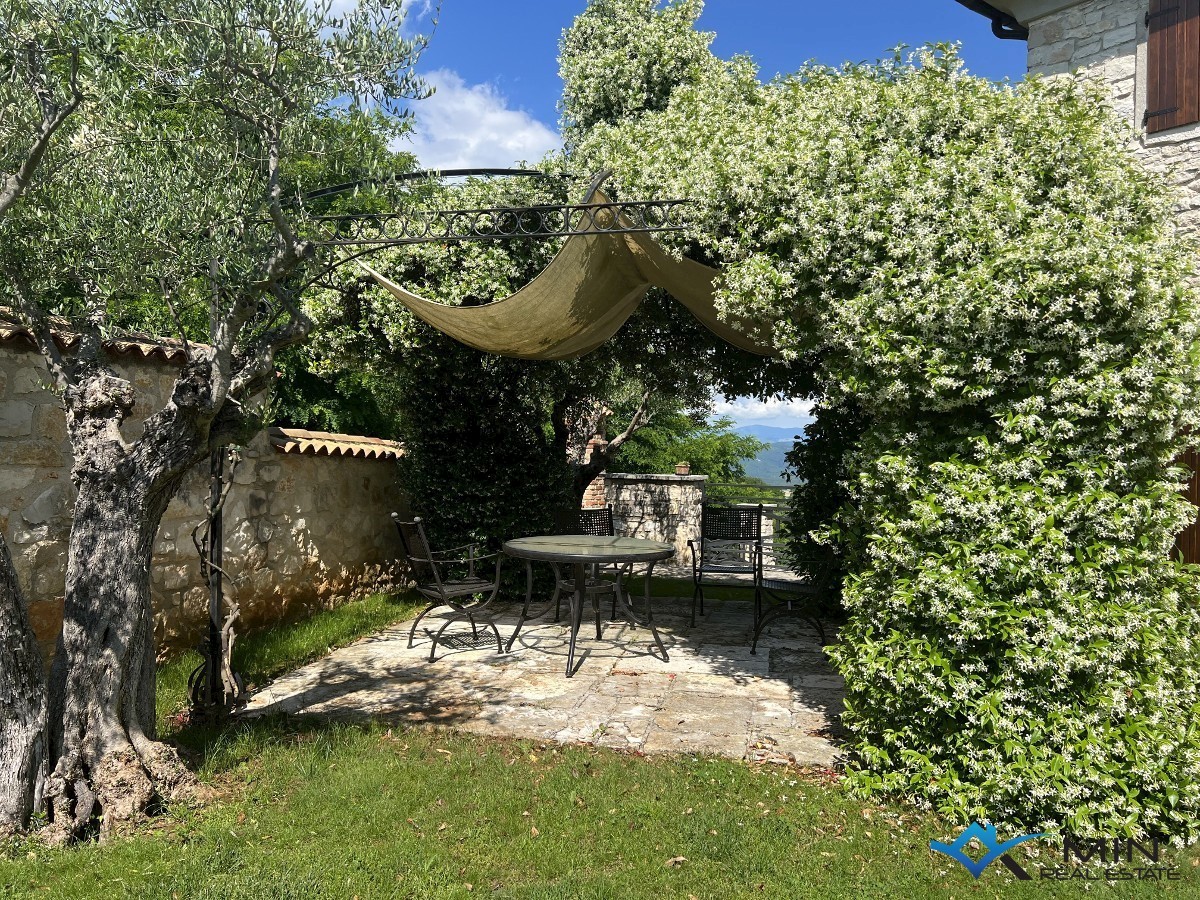 Rustikalna vila s panoramskim pogledom na naravo - Vižinada