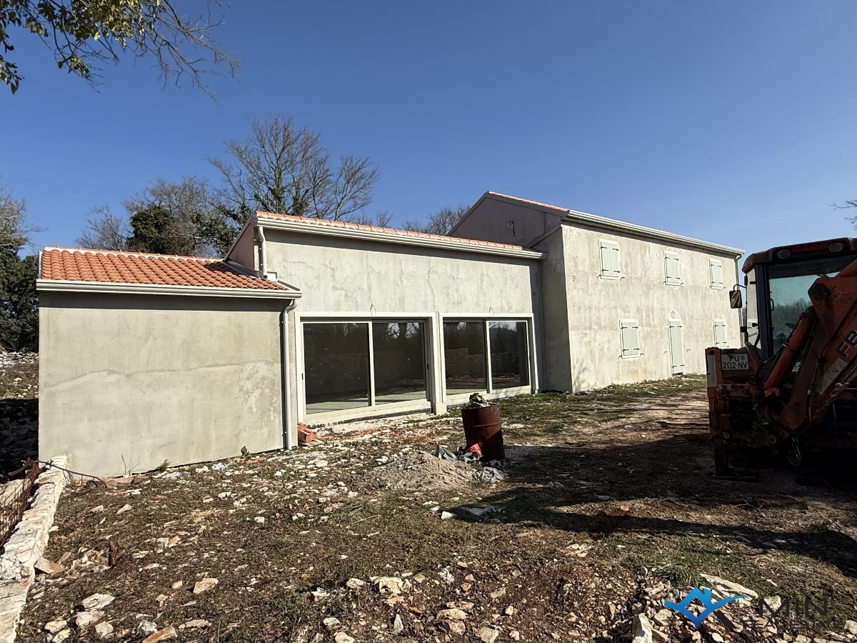 Lepa vila v okolici Bujah