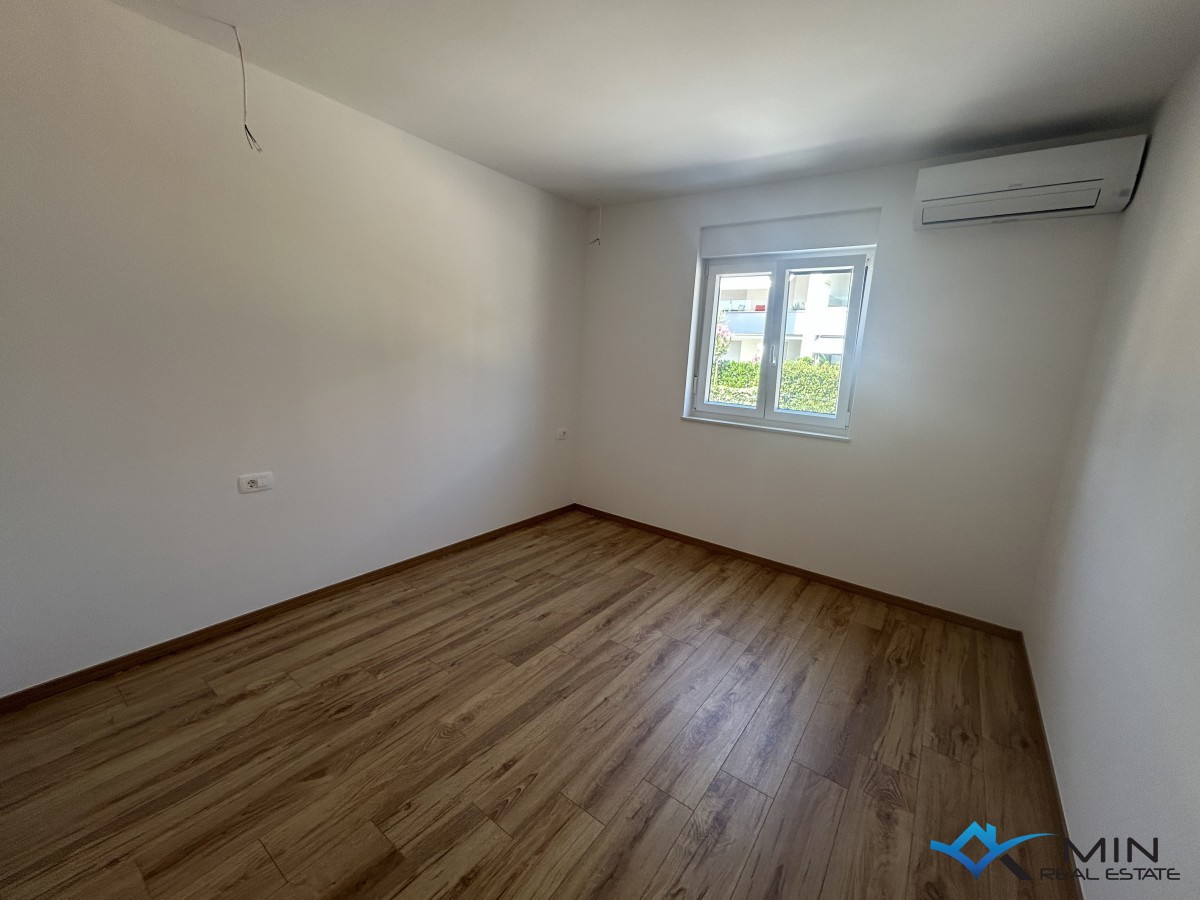 Stanovanje na dobri lokaciji s pogledom na morje v Novigradu (S8)