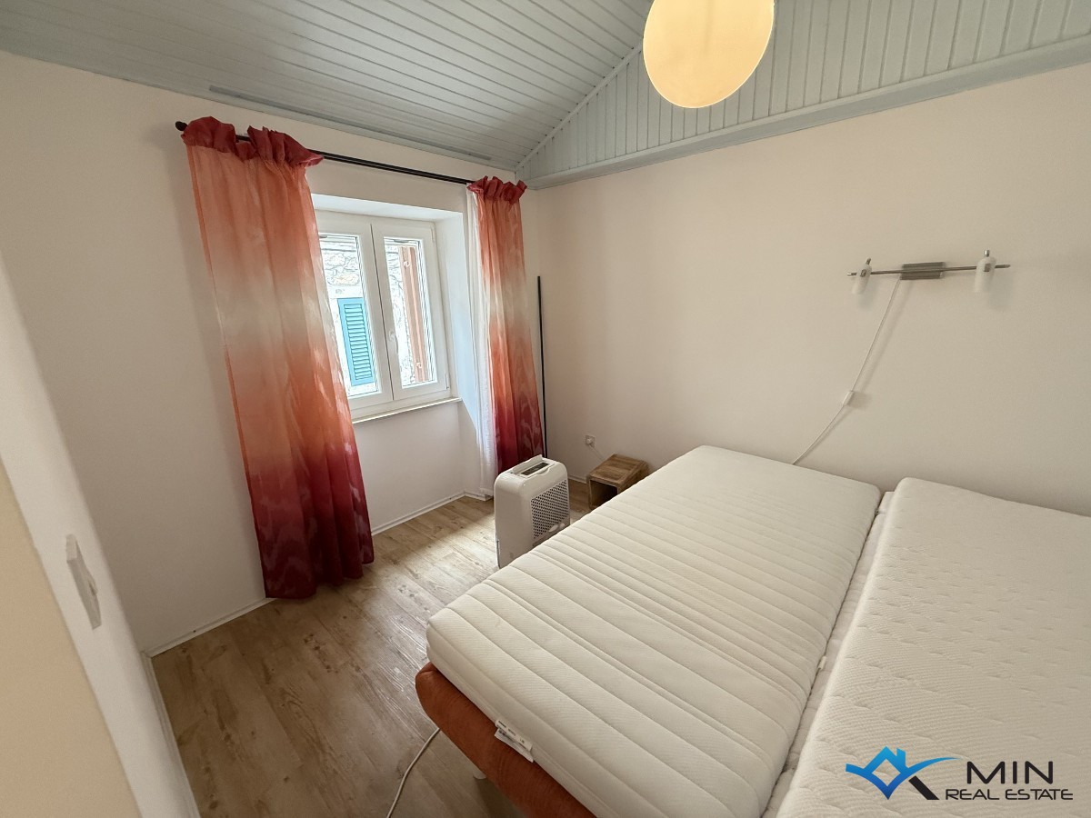 Hiša z dvoriščem 50 m od morja – Novigrad