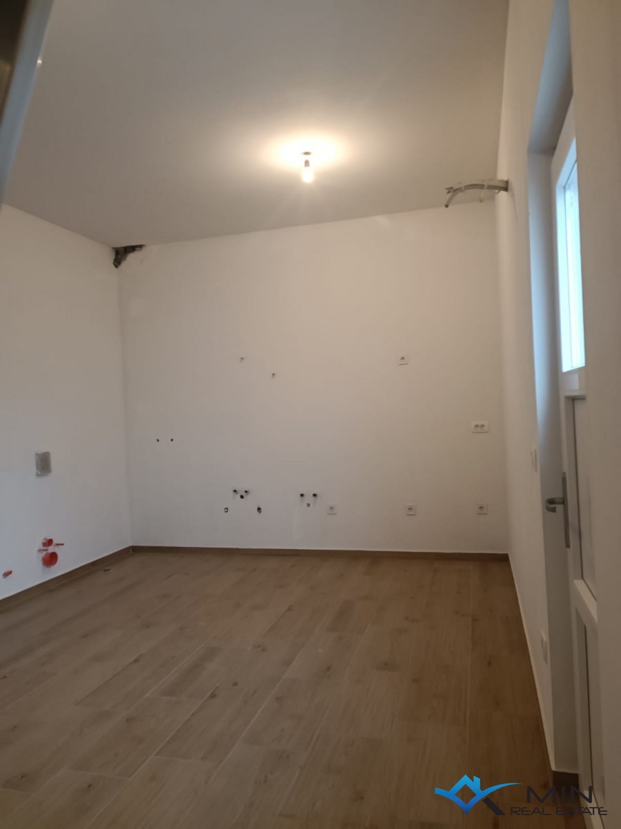 Dvojček hiše z bazenom v Novigradu