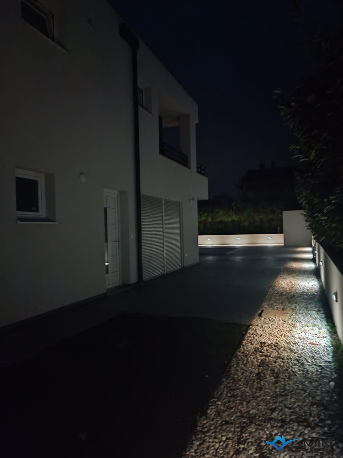 Dvojček hiše z bazenom v Novigradu