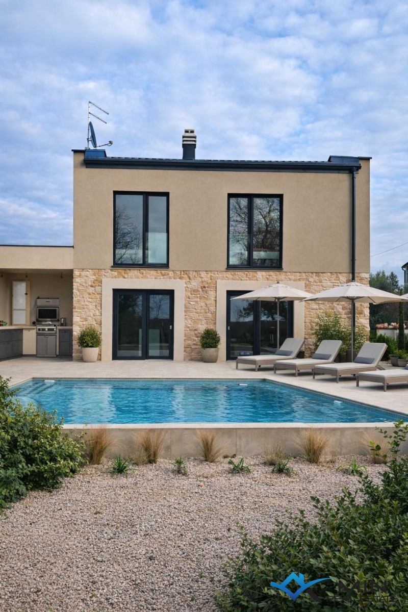 Dvojček hiše z bazenom v bližini Novigrada