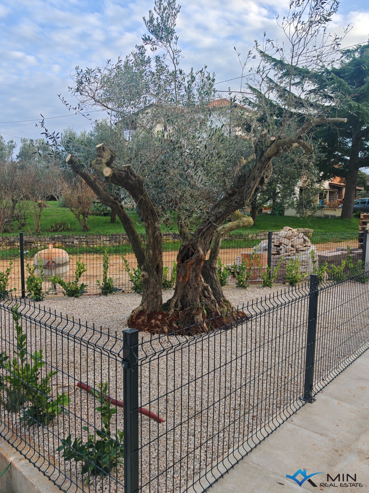 Dvojček hiše z bazenom v bližini Novigrada