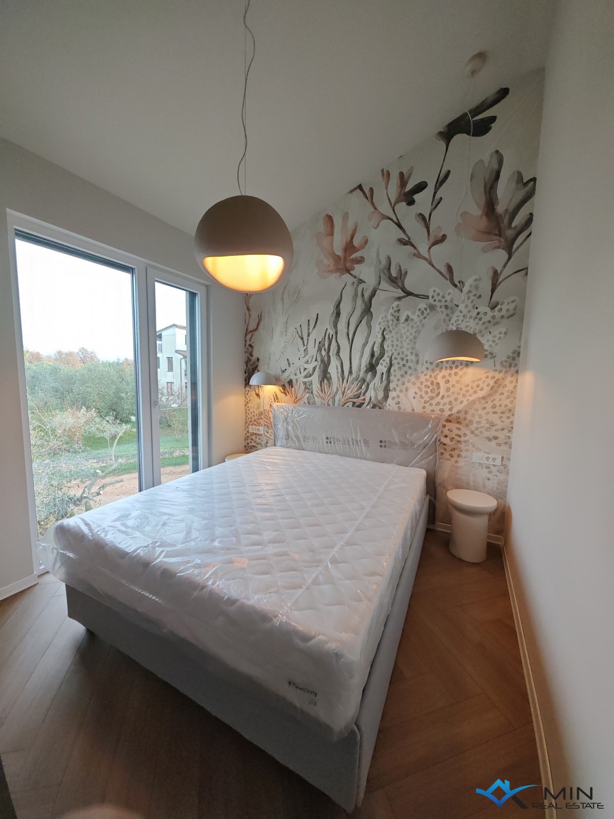 Dvojček hiše z bazenom v bližini Novigrada