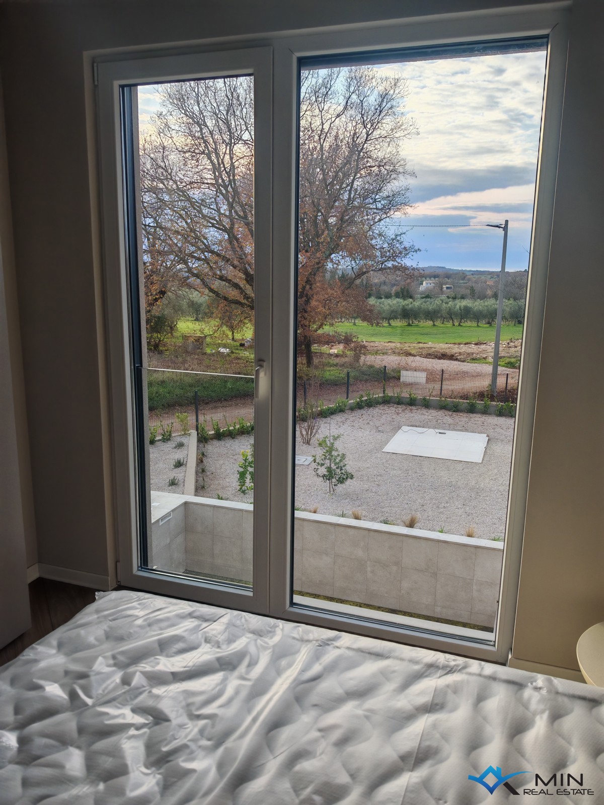 Dvojček hiše z bazenom v bližini Novigrada