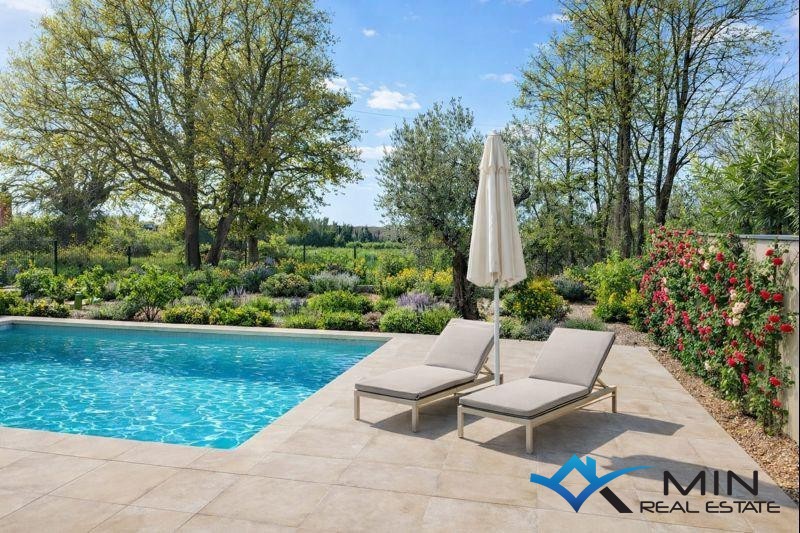 Dvojček hiše z bazenom v bližini Novigrada