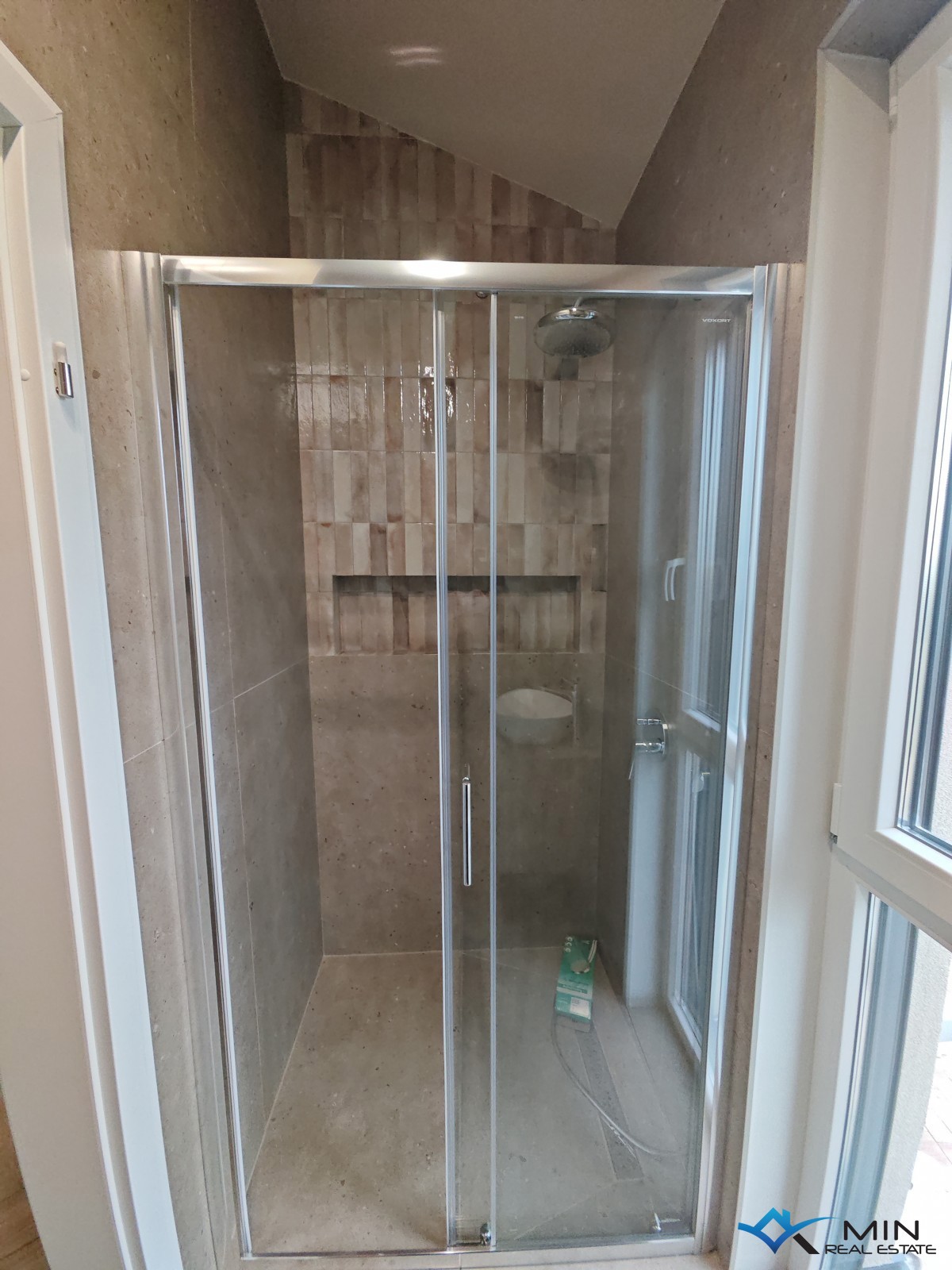 Dvojček hiše z bazenom v bližini Novigrada