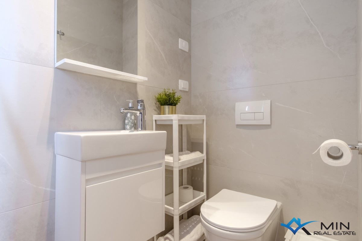 Elegantno stanovanje s čudovitim pogledom na morje v Novigradu