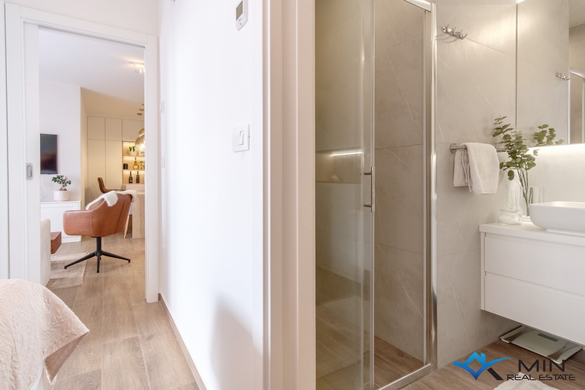 Elegantno stanovanje s čudovitim pogledom na morje v Novigradu