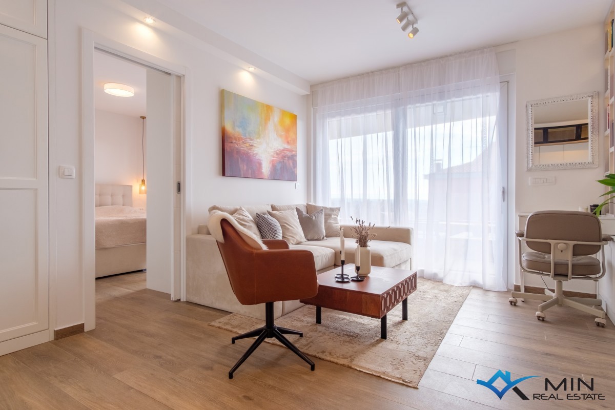 Elegantno stanovanje s čudovitim pogledom na morje v Novigradu