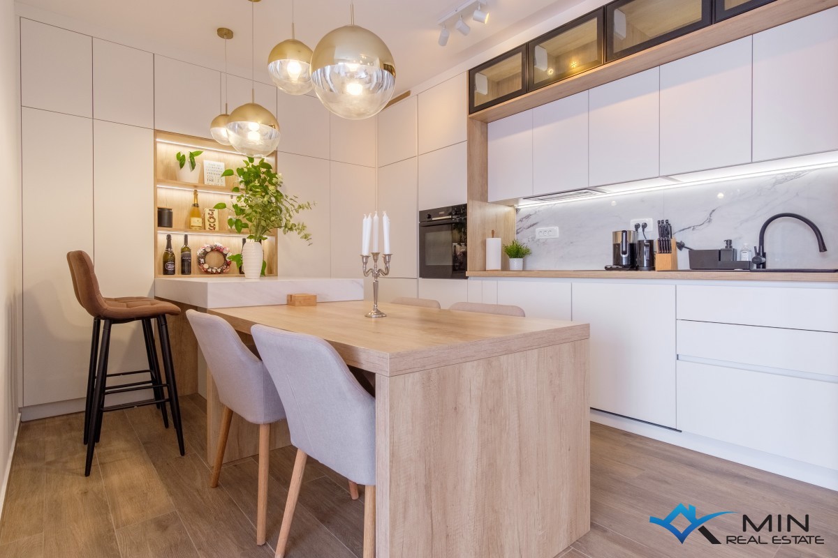 Elegantno stanovanje s čudovitim pogledom na morje v Novigradu