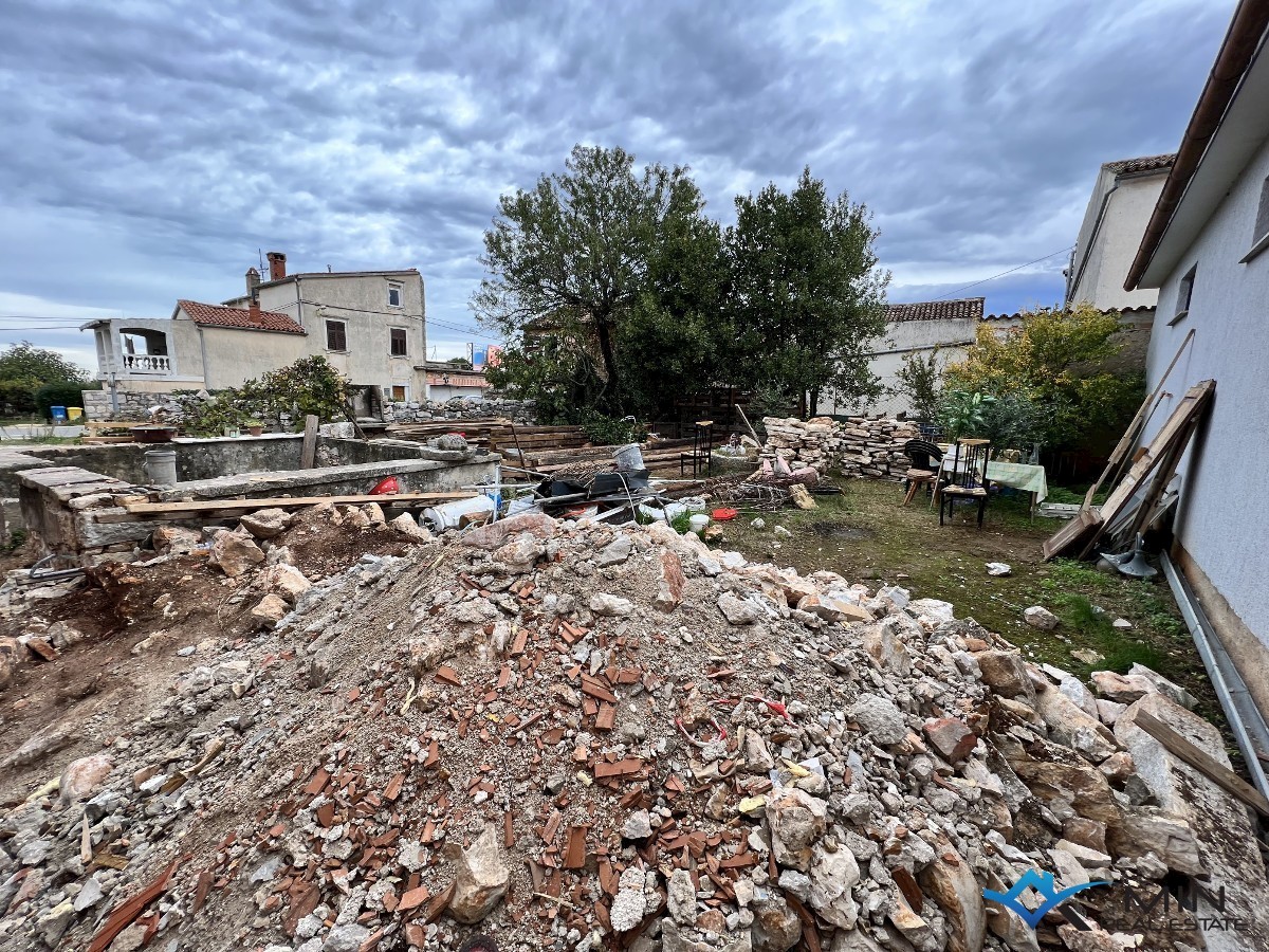 2 hiši za obnovo v Poreču