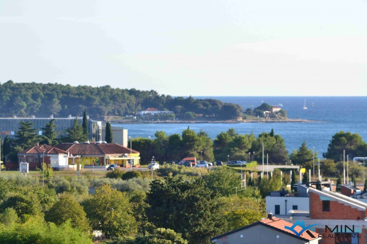 Mansardno stanovanje s pogledom na morje v Novigradu