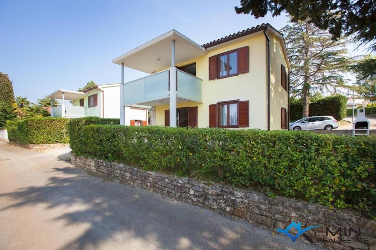 Hiša z 2 apartmajema v bližini morja - Novigrad