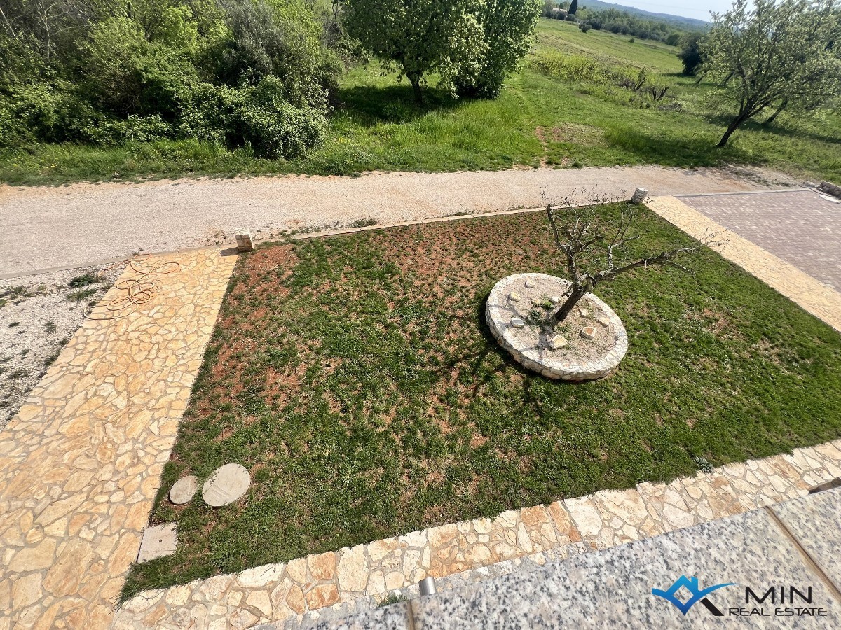 Stanovanje s 3 spalnicami v okolici Novigrada (3)