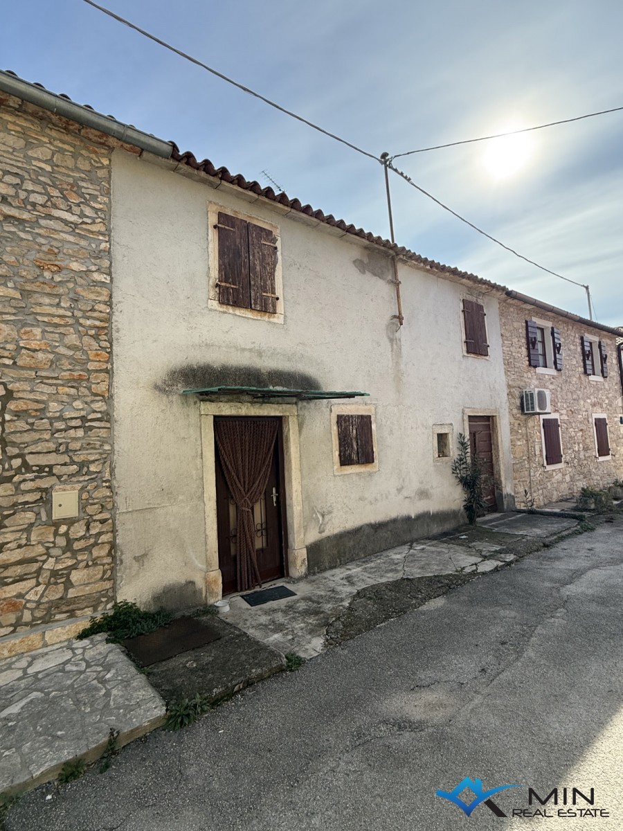 Hiša v centru Novigrada, 150 m od morja
