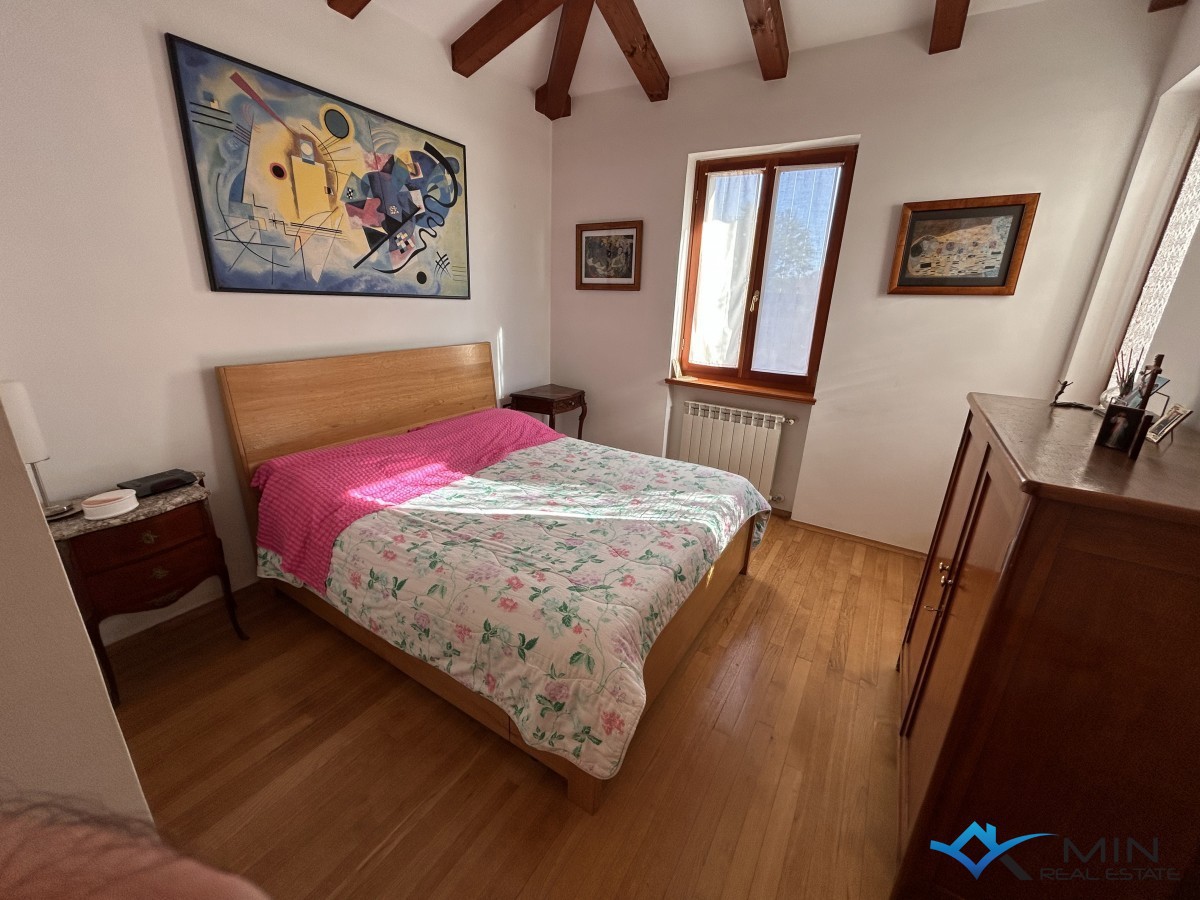 Očarljiva hiša z vrtom v bližini Buj