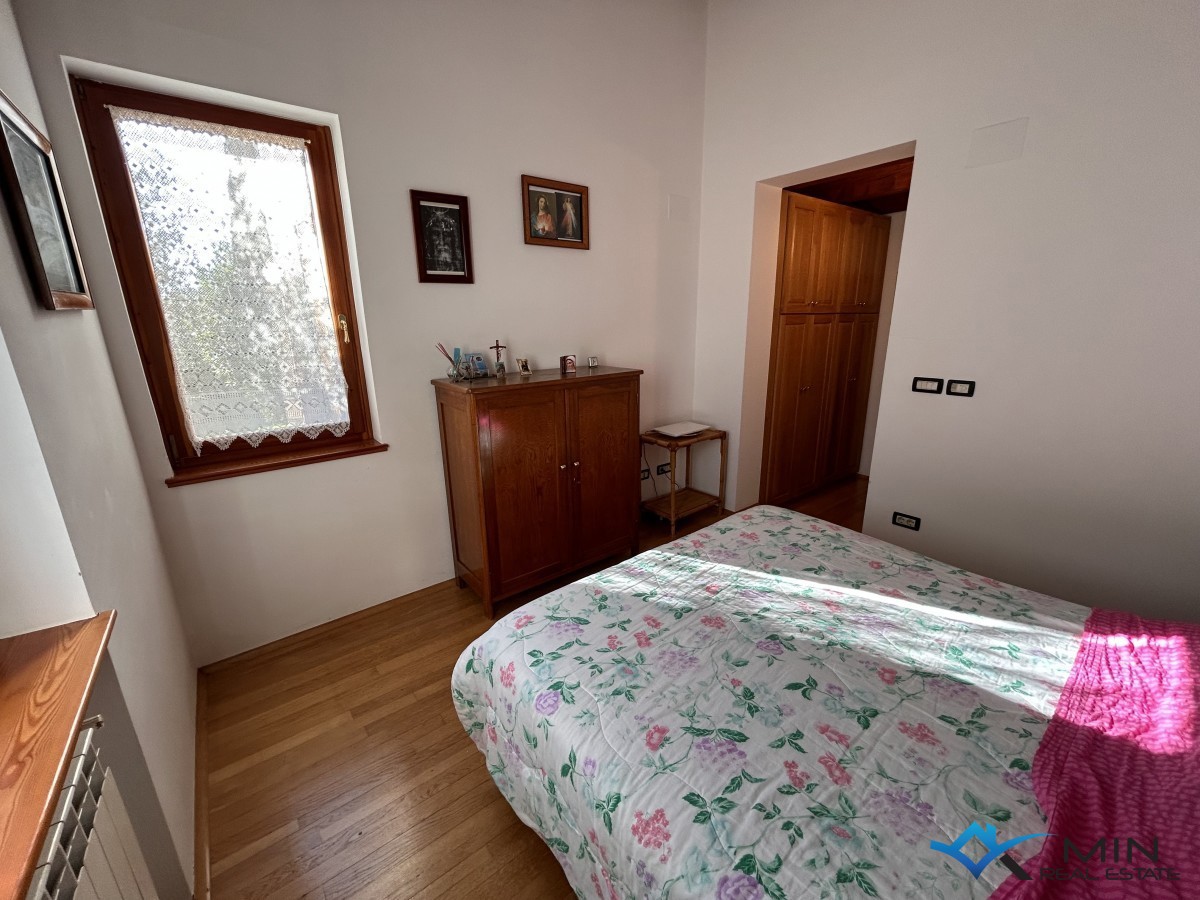 Očarljiva hiša z vrtom v bližini Buj