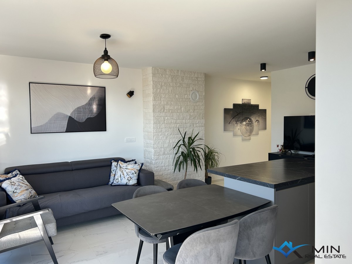Apartma s strešno teraso in panoramskim pogledom na morje v Novigradu