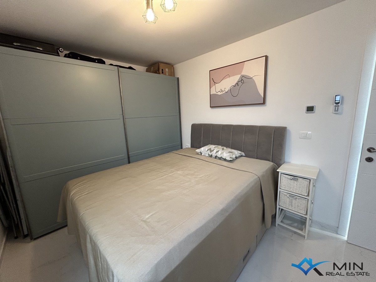 Apartma s strešno teraso in panoramskim pogledom na morje v Novigradu