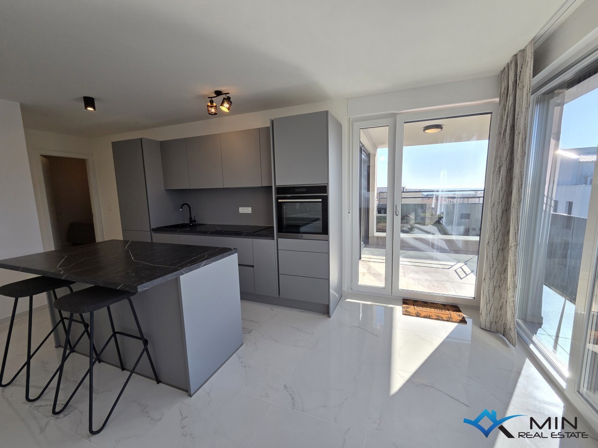 Ekskluzivno stanovanje s panoramskim pogledom na morje v Novigradu